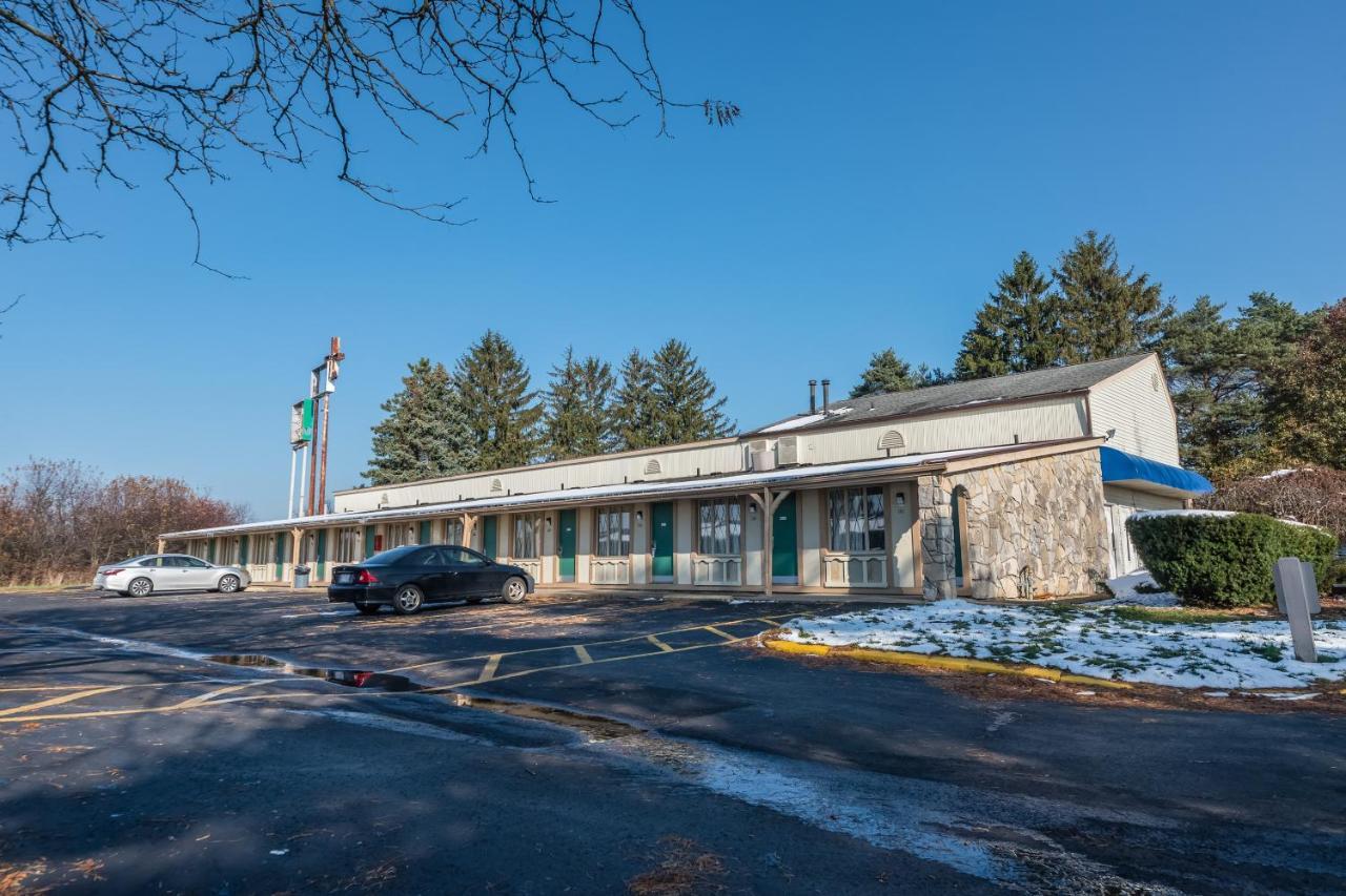 Oyo Hotel Wadsworth Oh I-76 Exterior photo